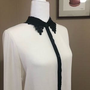 Delicate lace collar